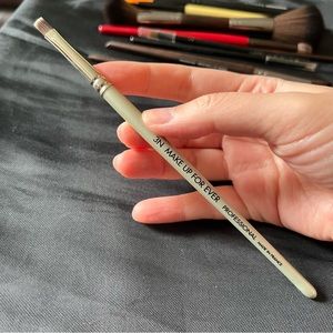 Make Up For Ever 3N lip brush